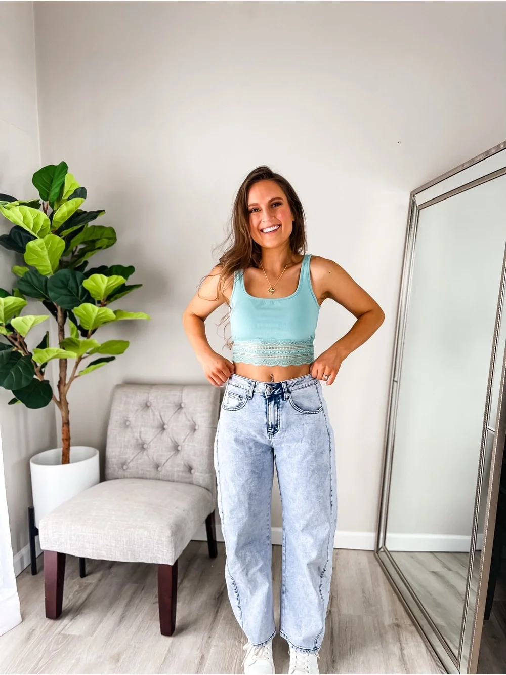 Sleeveless Lace-Hem Crop Tank Top in Seafoam